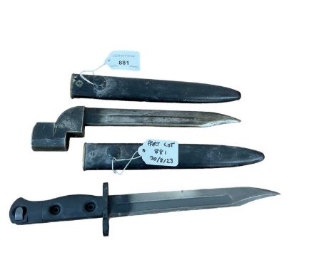 British Army No.4 MK1 knife bayonet in scabbard, together with a British L1A1 bayonet in scabbard (2)