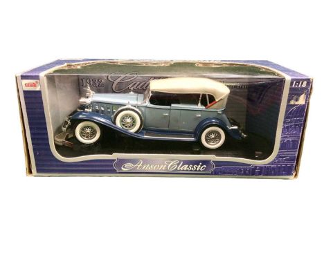 Selection of 1:18 scale diecast American Cars including 1953 Chevrolet Bel Air, 1932 Cadillac Sport Phaeton, 1962 Volkswagen 