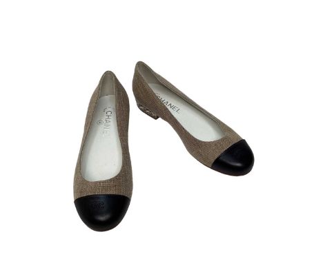Chanel tweed shoes, chain detail on heel and CC logo on toe cap with Chanel dust bag. Size 36 1/2. As new.