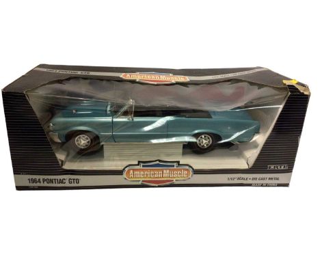 Selection of 1:18 scale die cast American Cars by various manufacturers including Clark Gable's Duesenberg, 1941 Plymouth, 19