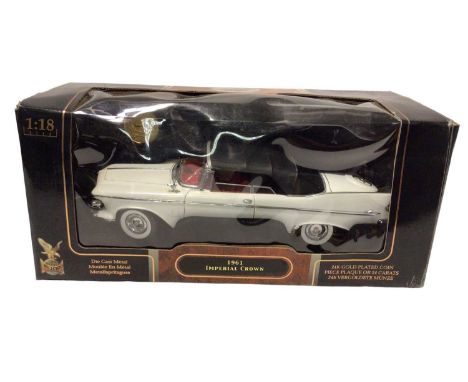 Selection of 1:18 scale die cast American Cars by various manufacturers including 1962 Pontiac Catalina Convertible, 1955 Che