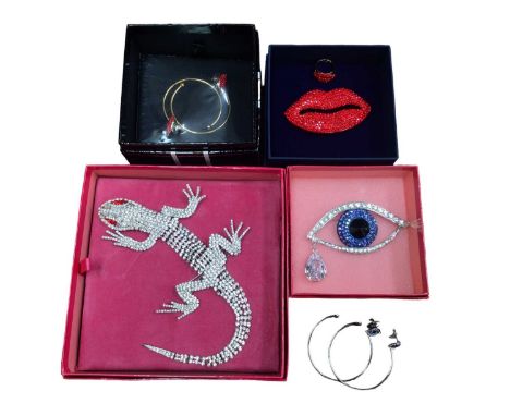 Collection of 1980s Butler &amp; Wilson diamanté novelty jewellery including a large lizard brooch, large red lips brooch wit