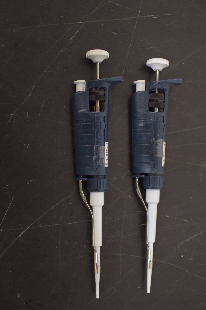 Lot of (2) Gilson Single Channel P20 Pipettes , (2) Gilson P20 Single