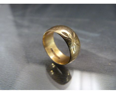 9ct Gold ladies ring with all over floral design. Total weight approx. 4g