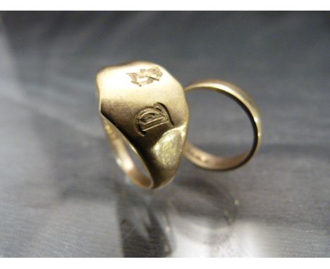 9ct Gold rings, ladies band and gents signet ring total weight approx. 7.7g