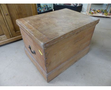 Small pine trunk Lid A/F