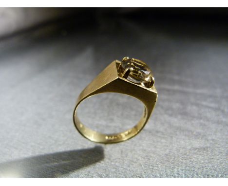 Vintage (Birmingham 1976) 9ct Gold approx 7.8mm diameter Solitaire pale Lemon Citrine Dress Ring. Size approx UK - P and USA 