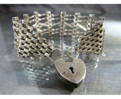 Pretty six bar gate bracelet with unusual 'cross-over' gates. Heart shaped padlock with safety chain - in need of repair. Mar