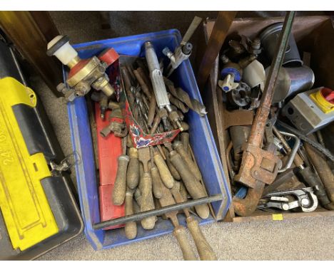 TOOLS - large quantity of vintage tools and garage items in a wooden box, a tub and a toolbox ETC
