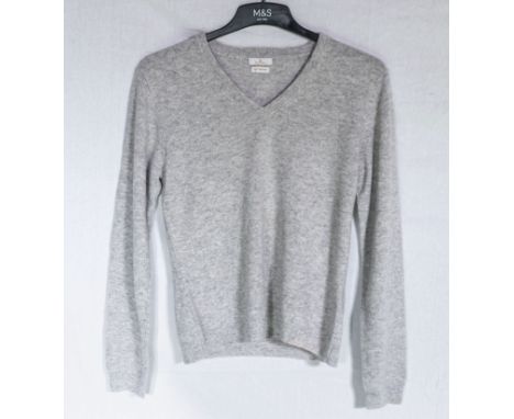 A light grey cashmere V neck sweater size 12/14 (Medium)