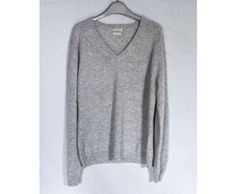 A light grey cashmere V neck sweater size 12/14 (Medium)