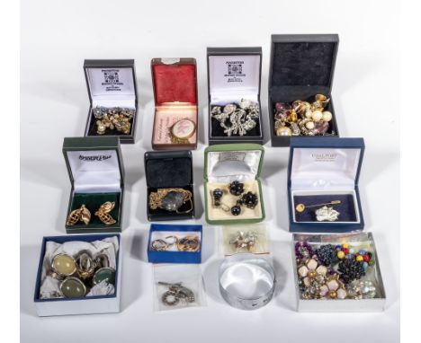 A collection of vintage costume jewellery