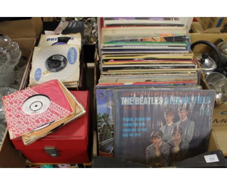 A QUANTITY OF ASSORTED RECORDS AND SINGLES TO INCLUDE THE CARPENTERS, ELVIS, ETC 