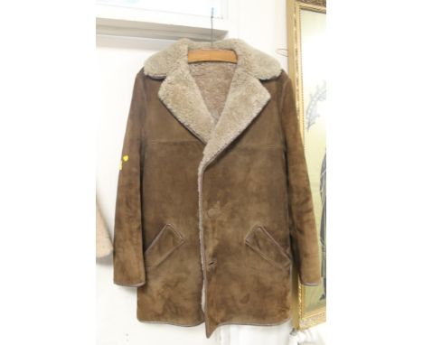 A QUALITY FULL LENGTH MEN'S SHEEPSKIN COAT WITH 38" CHEST 