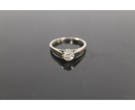 A WHITE METAL DIAMOND SOLITAIRE RING 