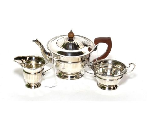 A silver three piece tea service, Collingwood &amp; Sons, Birmingham 1935, circular with bead border, 19.5ozt 