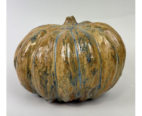IN THE MANNER OF KATE MALONE: A GLAZED STUDIO CERAMIC PUMPKIN SCULPTURE22cm x 17cm