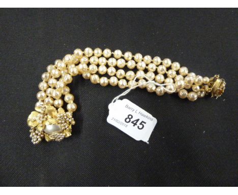 UNSIGNED VINTAGE DESIGNER BAROQUE PEARL AND RHINESTONE NECKLACE IN THE STYLE OF MIRIAM HASKELL