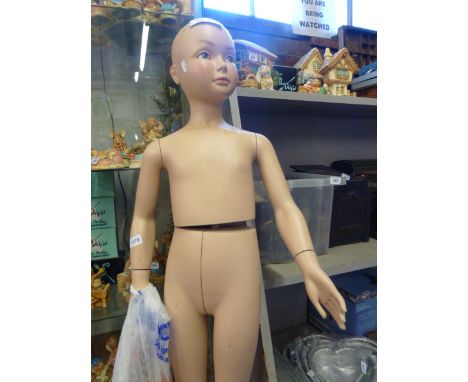 MANNEQUIN