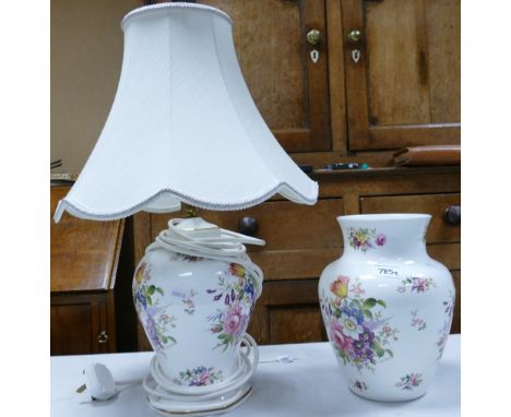 Aynsley Howard sprays lamp base and shade: together with a large vase 