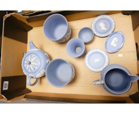 A collection of Wedgwood Jasperware items to include: teapot, small planters, water jug, dishes etc 