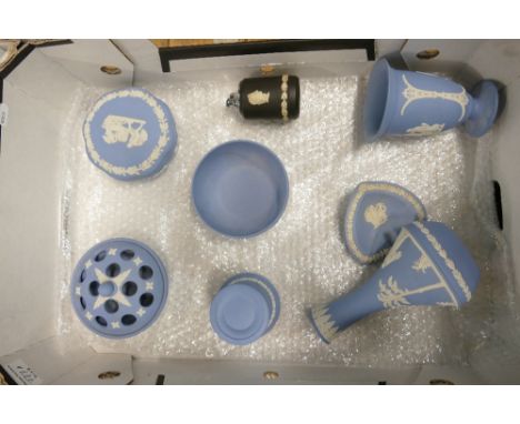 Tray lot of 8 Wedgwood Jasperware pieces: Largest vase 19.5cm high, 7 pieces light blue &amp; a black Wedgwood lighter (8) 