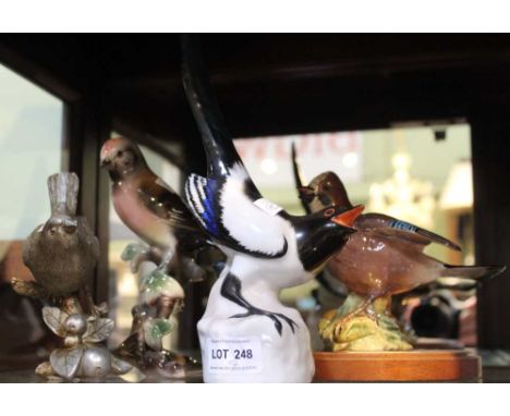 A Russian ceramic Magpie, 25cm high, a Jay on wood base and other birds (4)