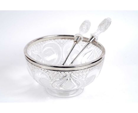 A late Victorian silver mounted salad serving set, by Harrison Brothers &amp; Howson, Sheffield 1900, comprising: a silver-ri