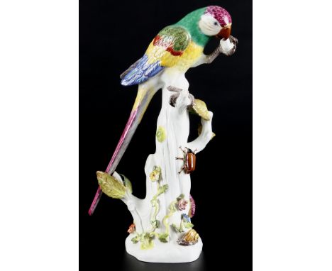 Meissen Papagei auf Baumstumpf 1.Wahl, parrot on tree trunk,Porzellan, blaue Schwertermarke 1. Wahl,  Formnummer 77027, Papag