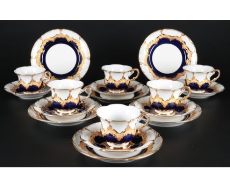 Meissen B-Form kobaltblau 6 Kaffeegedecke, 6 coffee cups with plates 18-teiliges Porzellan, blaue Schwertermarke 2x Gedecke 1