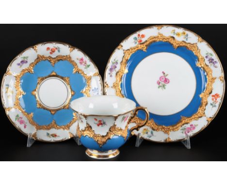 Meissen B-Form Hellblau Streublümchen Kaffeegedeck 1.Wahl, coffee cups 1st choice light blue,Porzellan, blaue Schwertermarke 
