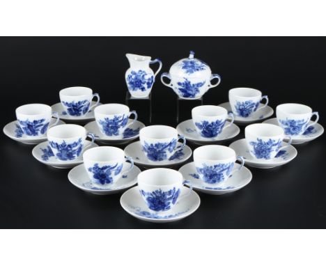 Royal Copenhagen Blaue Blume 12 Kaffeetassen mit Milchkanne und Zuckerdose, coffee cups milk pot sugar box,Porzellan, Dänemar