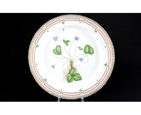 Royal Copenhagen Flora Danica große runde Platte 3524, round platter 1st choice,  Porzellan, Dänemark, am Boden mit grüner Fi
