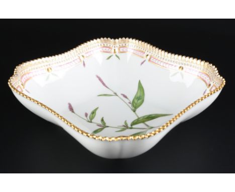 Royal Copenhagen Flora Danica Schale 3510, square bowl 1st choice,  Porzellan, Dänemark, am Boden mit grüner Firmenmarke und 