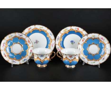 Meissen B-Form Hellblau Streublümchen 2 Kaffeegedecke 1.Wahl, coffee cups 1st choice light blue,Porzellan, blaue Schwertermar