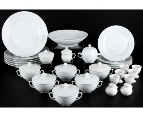 Royal Copenhagen Gerippt Weiß 34-teiliges Speiseporzellan, dining porcelain,34-teiliges Porzellan, Dänemark, am Boden mit grü