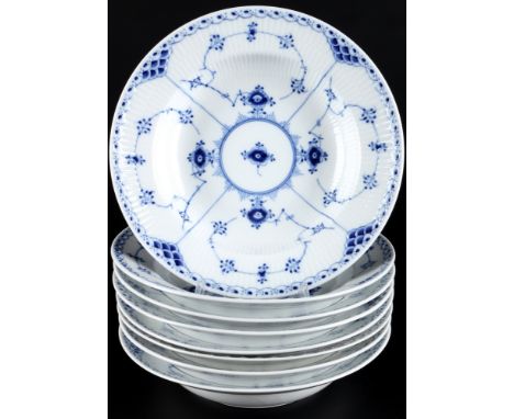 Royal Copenhagen Musselmalet 8 Suppenteller, soup plates,Porzellan, Dänemark, Dekor Musselmalet Halbspitze, am Boden mit grün