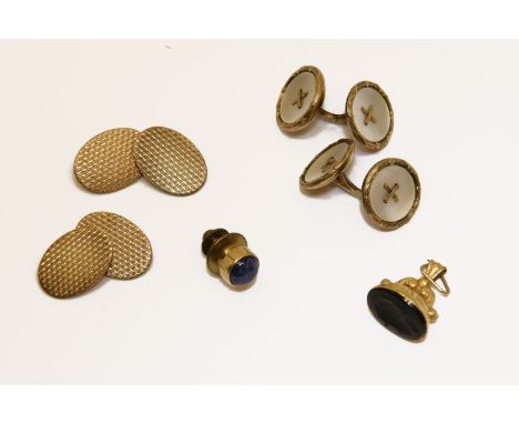 A 9ct gold seal set with carved intaglio, a pair of oval chain link cufflinks (marked 9ct and silver), with engine turned dec