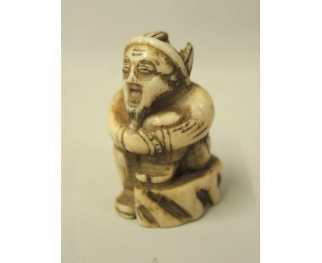 Japanese Meiji period carved bone netsuke, 4cm high 