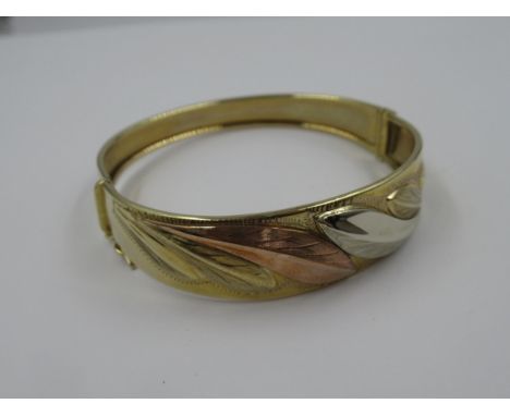 9ct Three colour gold bangle, 15g 