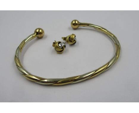 9ct Two colour gold bangle, 15.3g, together with similar pair of unmarked stud earrings 