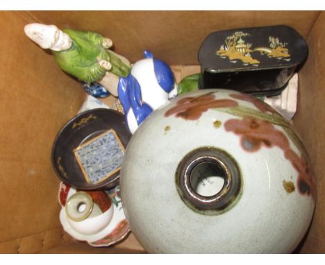 Pair of Japanese earthenware figures and miscellaneous other small items of oriental pottery and porcelainSome rust to metal 