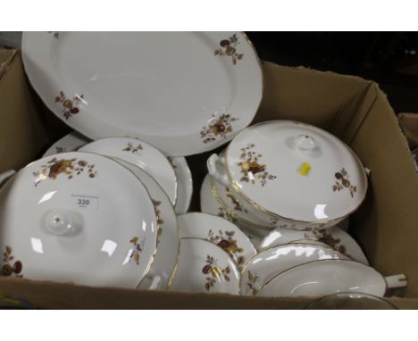 A TRAY OF ROYAL WORCESTER TEA AND DINNERWARE 