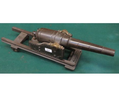 LATE 19th CENTURY ENGINEERS MODEL OF A HOWITZER FIELD CANNON, MOUNTED ON RAILWAY TRACK