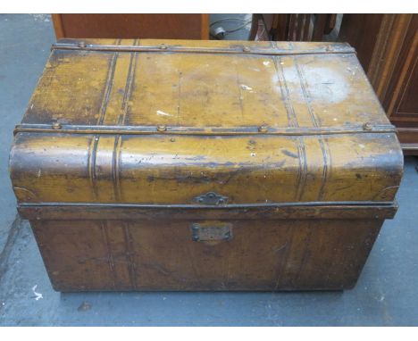 METAL TRAVEL TRUNK 