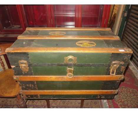 VINTAGE TRAVEL TRUNK BEARING TWO CUNARD WHITE STAR LINE LABELS 