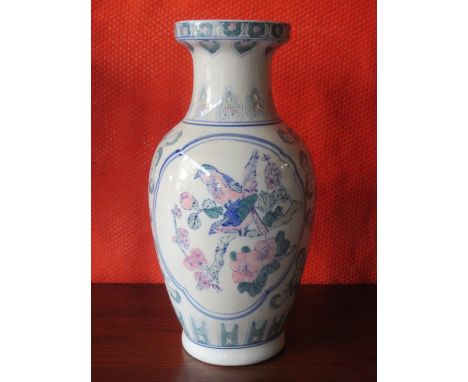 20tH CENTURY ORIENTAL STYLE CERAMIC VASE 