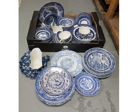 Box of modern Willow Pattern plates, tea cups, saucers &amp; various blue and white bowls and plates