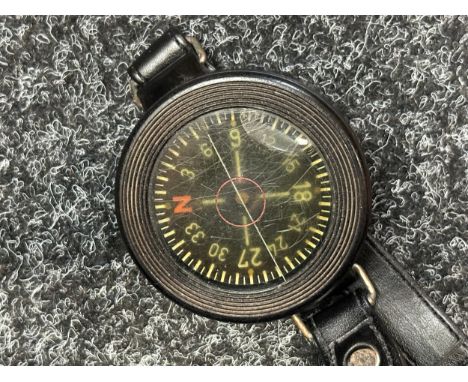 WW2 Third Reich Luftwaffe AK39 Armbandkompass Wrist Compass. FL23235 marked. Complete with a replacement strap. Working order