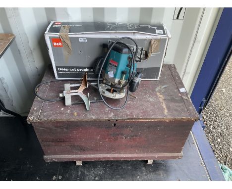 Deep cut precision mitre saw with Makita electric router and wooden chest of toolsDimensions: Height:&nbsp;85cm&nbsp; Length/